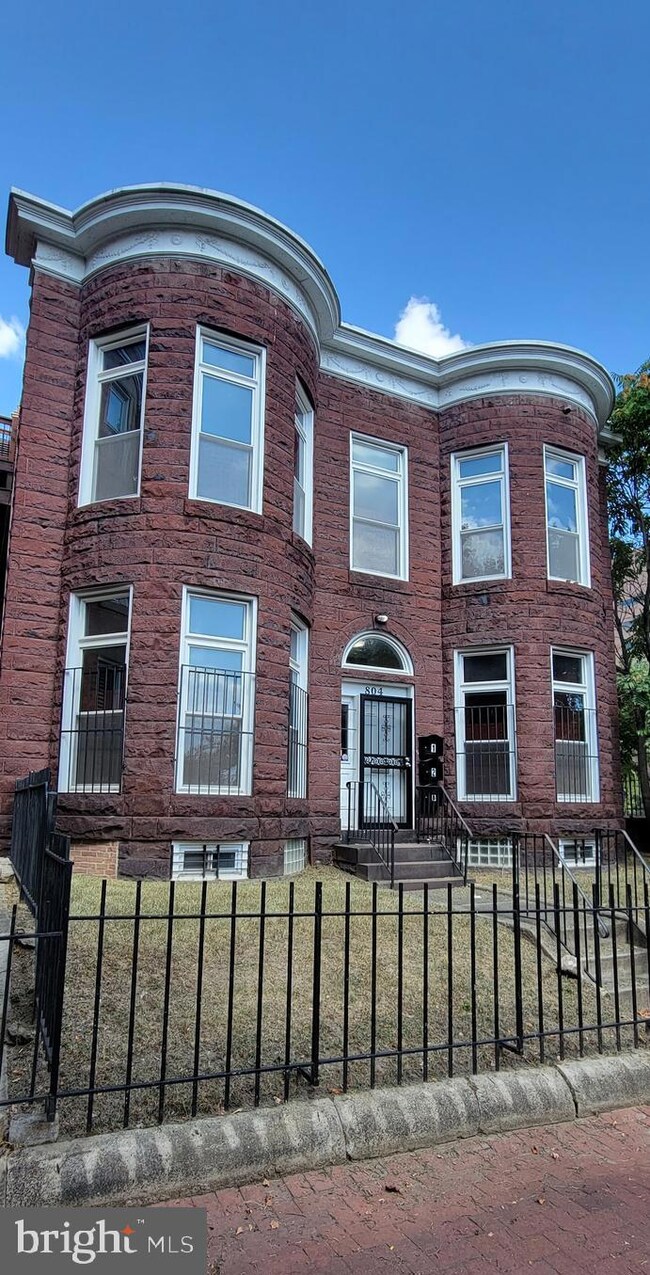 804 Hollins St unit 2, Baltimore, MD 21201 - photo 2