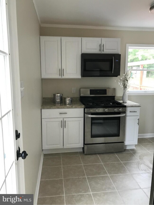 155 Polk Dr, Manassas Park, VA 20111 - photo 5