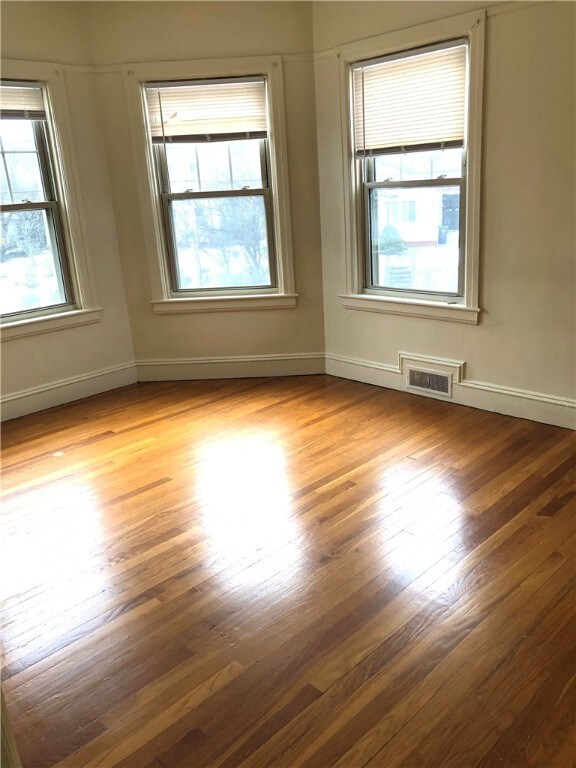 185 Bluff Ave unit 4, Cranston, RI 02905 - photo 2