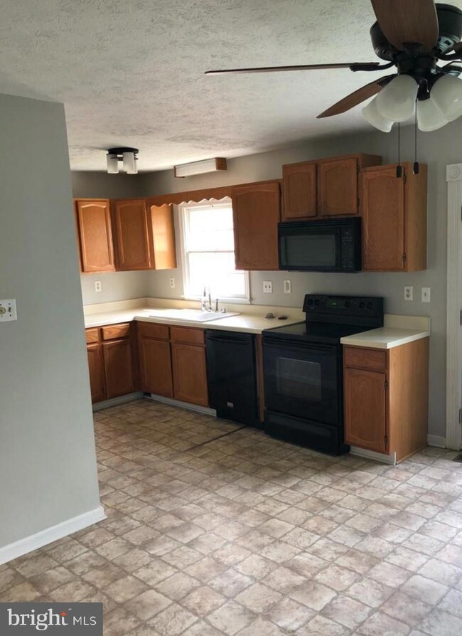 605 Tudor Dr, Winchester, VA 22603 - photo 4