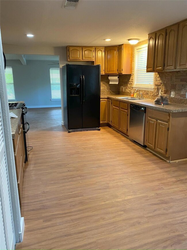 410 E Beech St, Celina, TX 75009 - photo 2