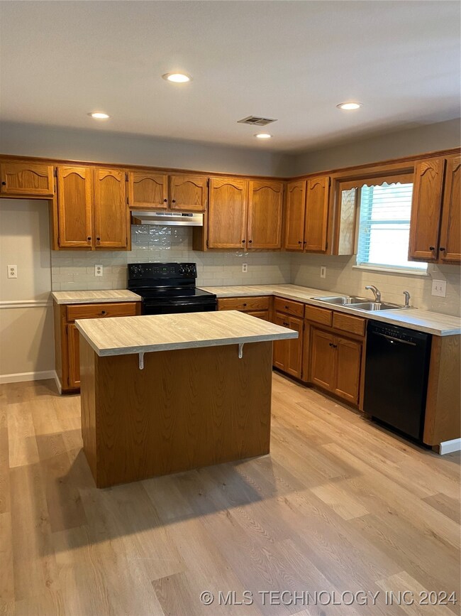 511 Stonehaven Dr, Claremore, OK 74017 - photo 3