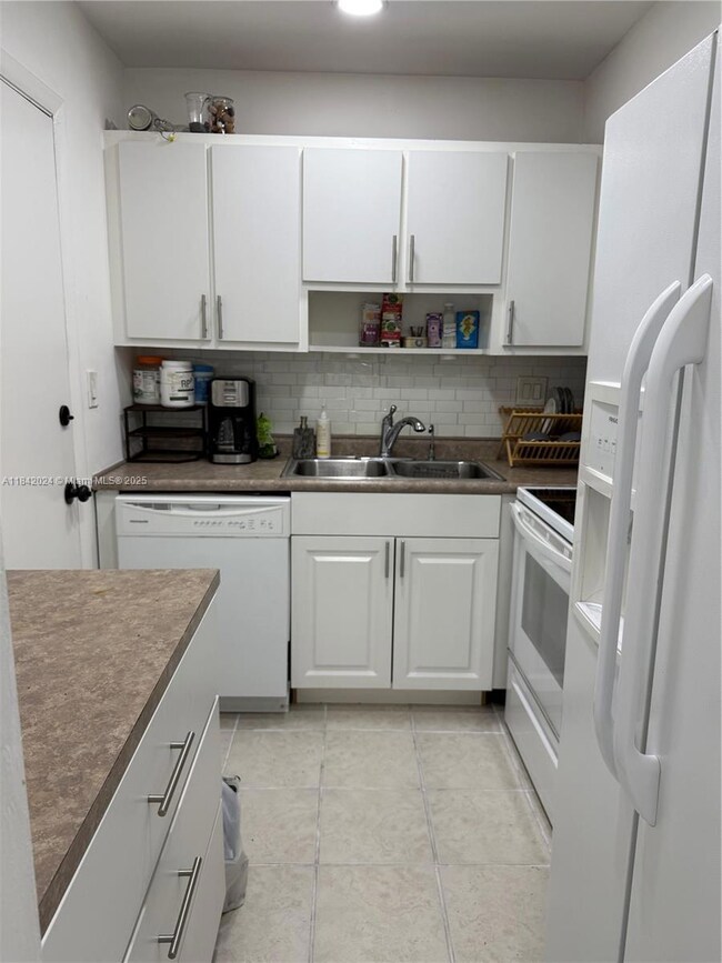 River Shores unit 209, Oakland Park, FL 33334 - photo 2