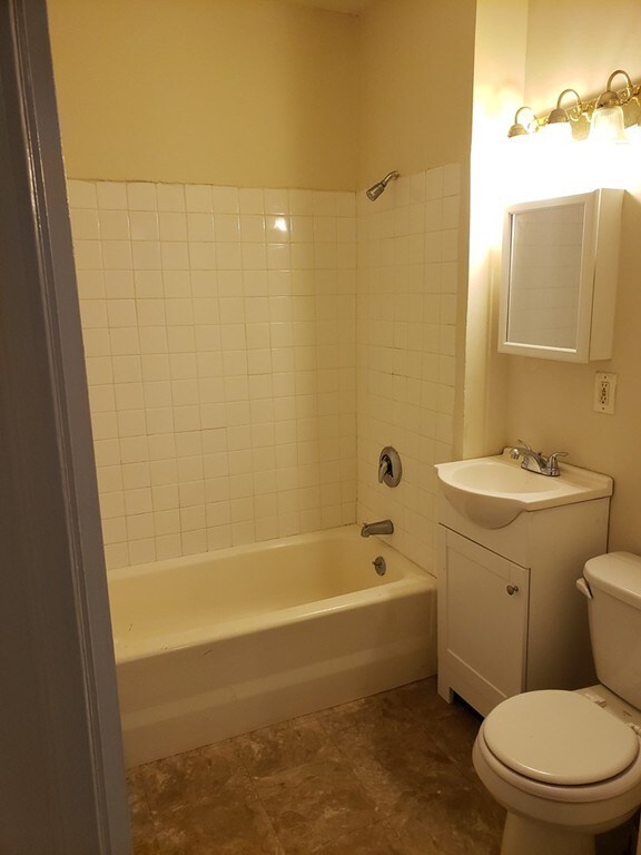 123 Ranney St unit 2, Springfield, MA 01108 - photo 2