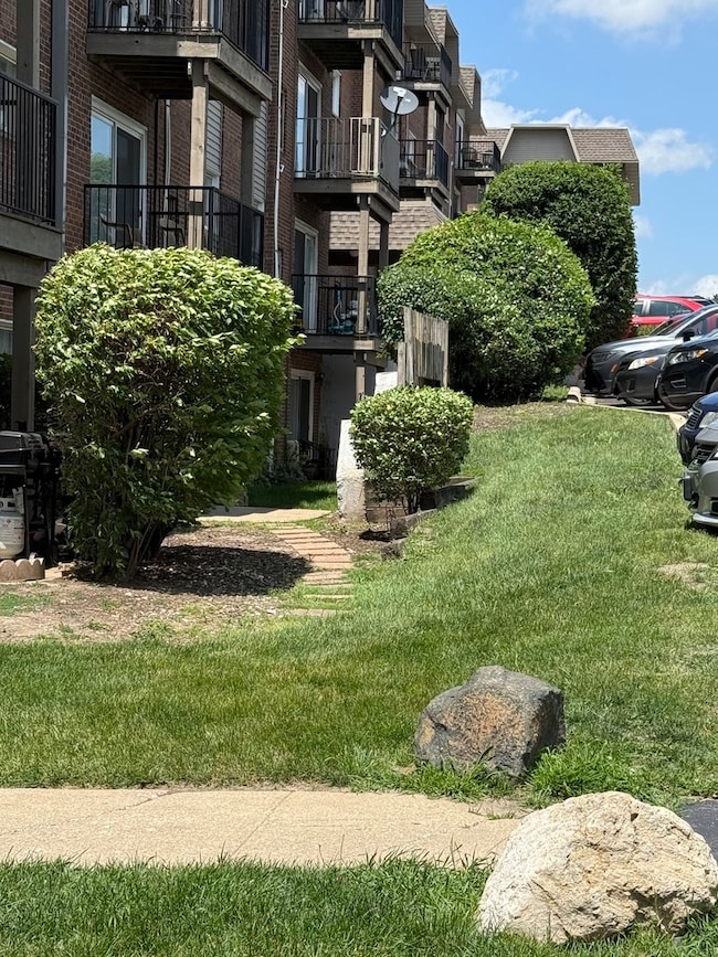 4508 Beau Monde Dr unit 5, Lisle, IL 60532 - photo 2