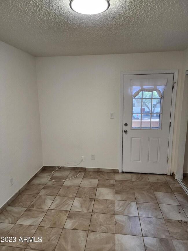 1712 E Pepper Cir unit 1, Mesa, AZ 85203 - photo 7