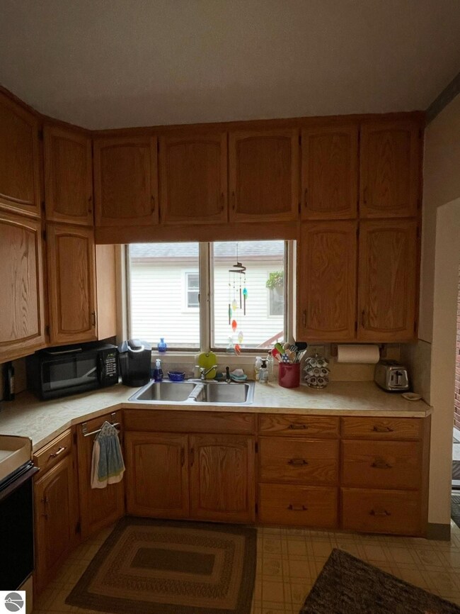 708 S Fancher St, Mount Pleasant, MI 48858 - photo 6