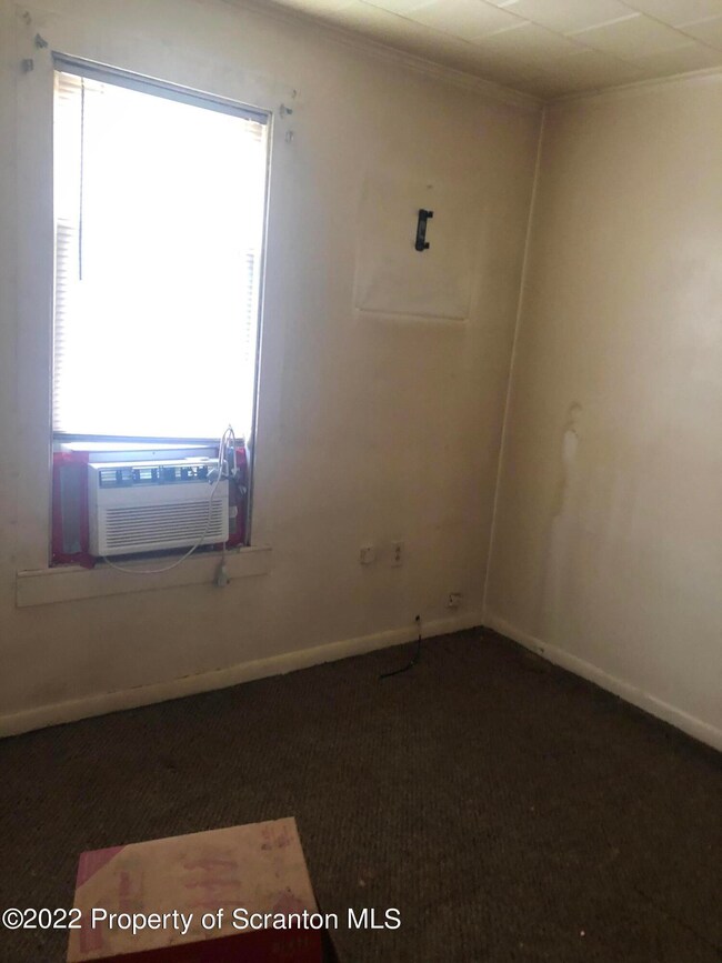 1515 Swetland St, Scranton, PA 18504 - photo 5