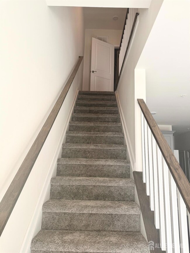 808 Sadie Cir, New Brunswick, NJ 08901 - photo 6