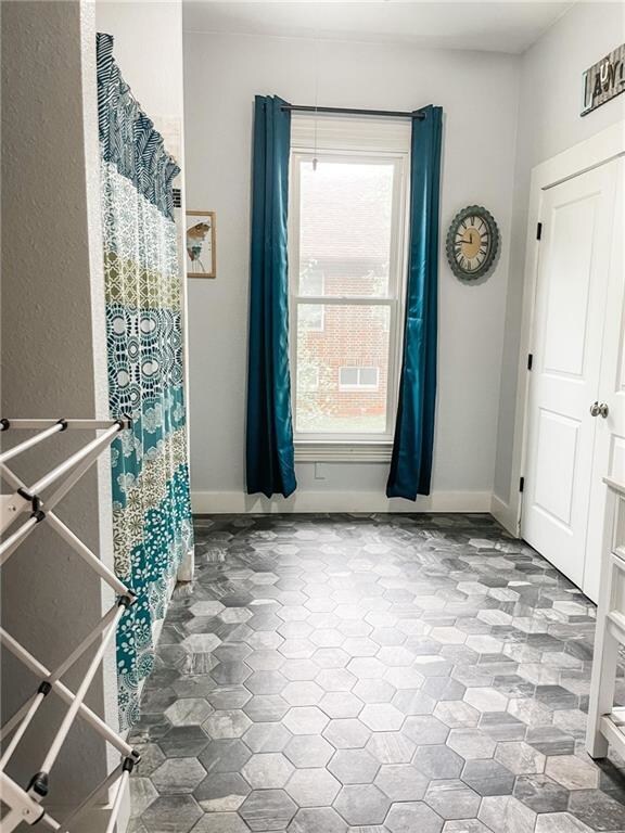 324 W 2nd St S, Newton, IA 50208 - photo 6