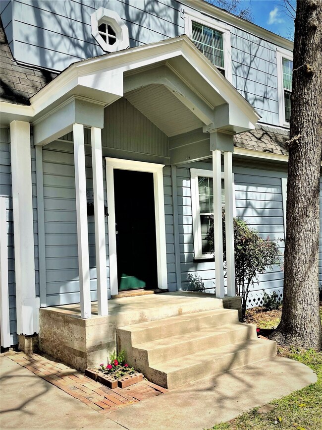 846 W 43rd St, Houston, TX 77018 - photo 2