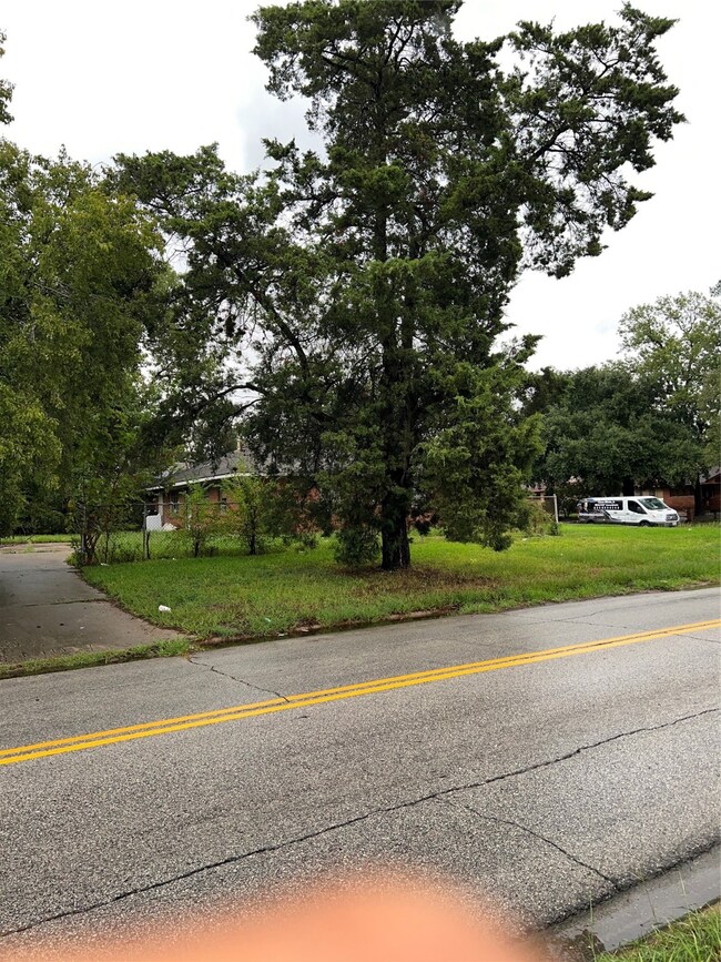 10101 Rockaway Dr, Houston, TX 77016 - photo 2