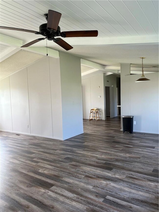 110 Oakhill Ct, Troy, TX 76579 - photo 6