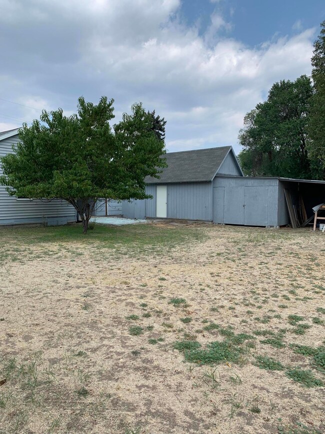 3828 Clinton Ave, Klamath Falls, OR 97603 - photo 3