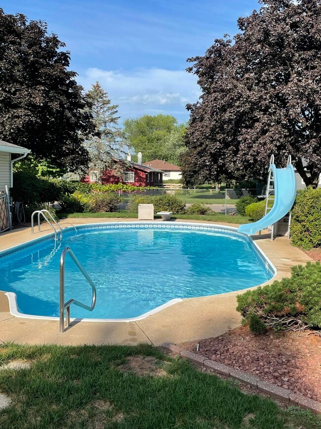 1316 W Burbank Ave, Janesville, WI 53546 - photo 5