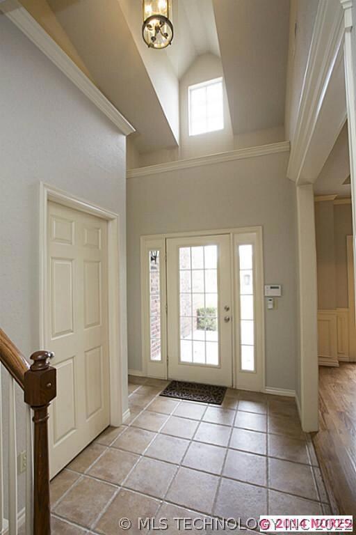 Beautiful 2 story Entry!