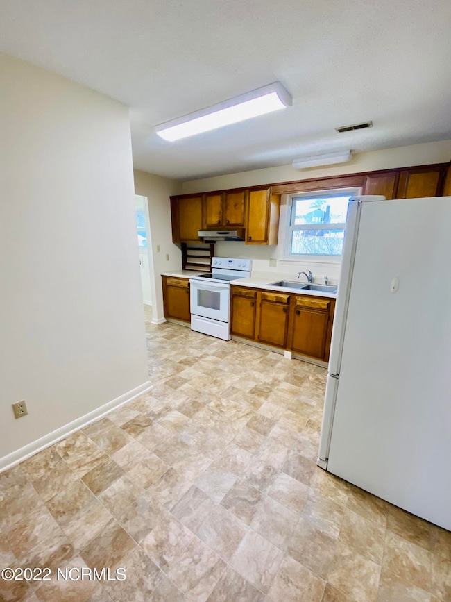 106 Lance Ct, Jacksonville, NC 28546 - photo 5