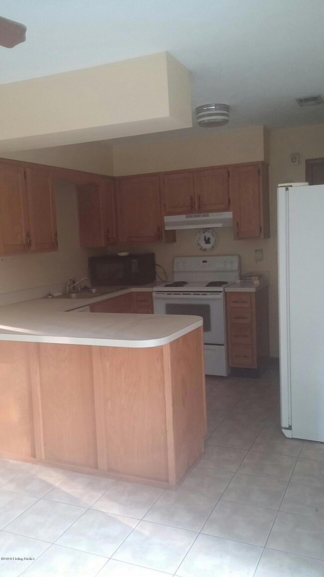 7706 Apple Valley Dr, Louisville, KY 40228 - photo 3