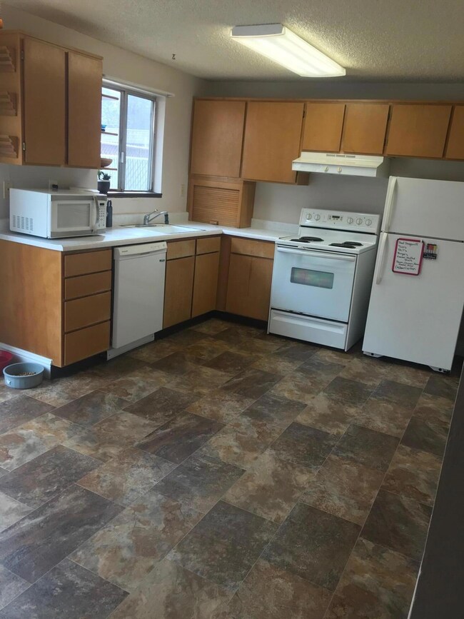 2000 Brookhurst St unit 31, Medford, OR 97504 - photo 7