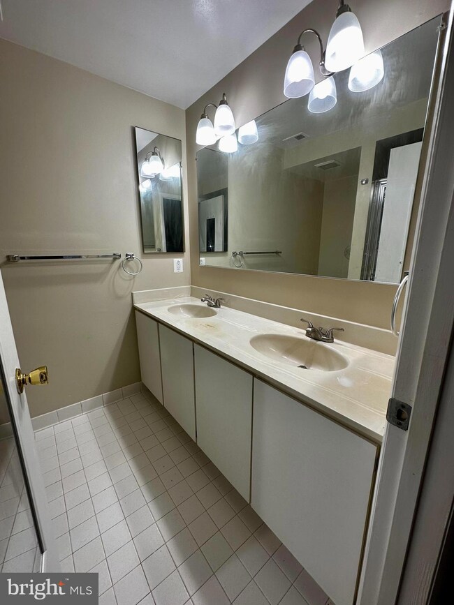 106 Castletown Rd unit 102, Lutherville Timonium, MD 21093 - photo 7