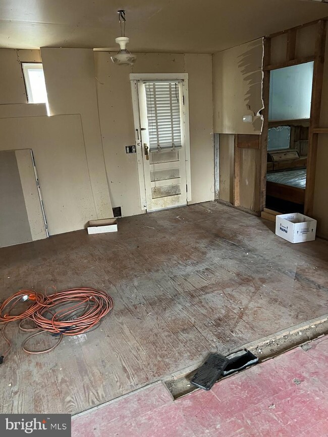 10724 Scaggsville Rd, Laurel, MD 20723 - photo 4