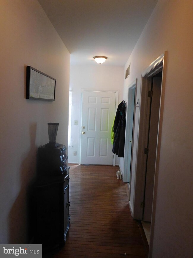 16 Stuart Dr, Norristown, PA 19401 - photo 2