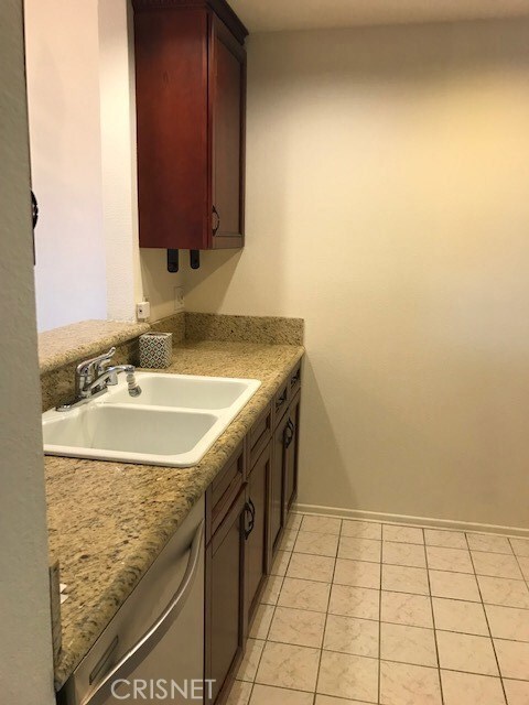 Sherman Court unit 3, Reseda, CA 91335 - photo 3