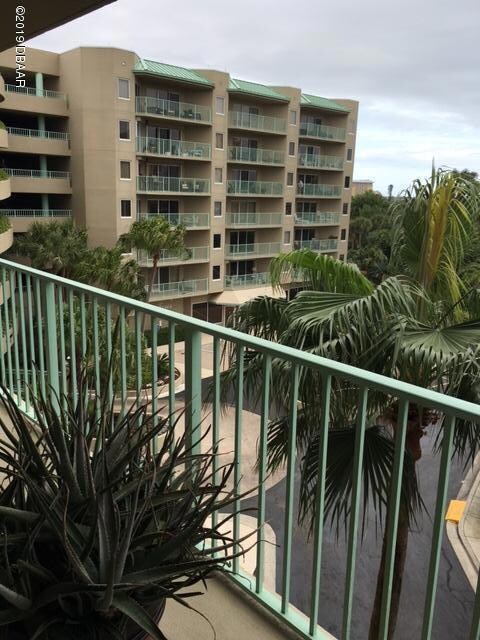 4 Oceans 507D balcony 3