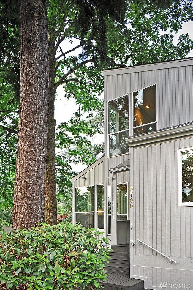 5700 80th Ave SE, Mercer Island, WA 98040 - photo 2