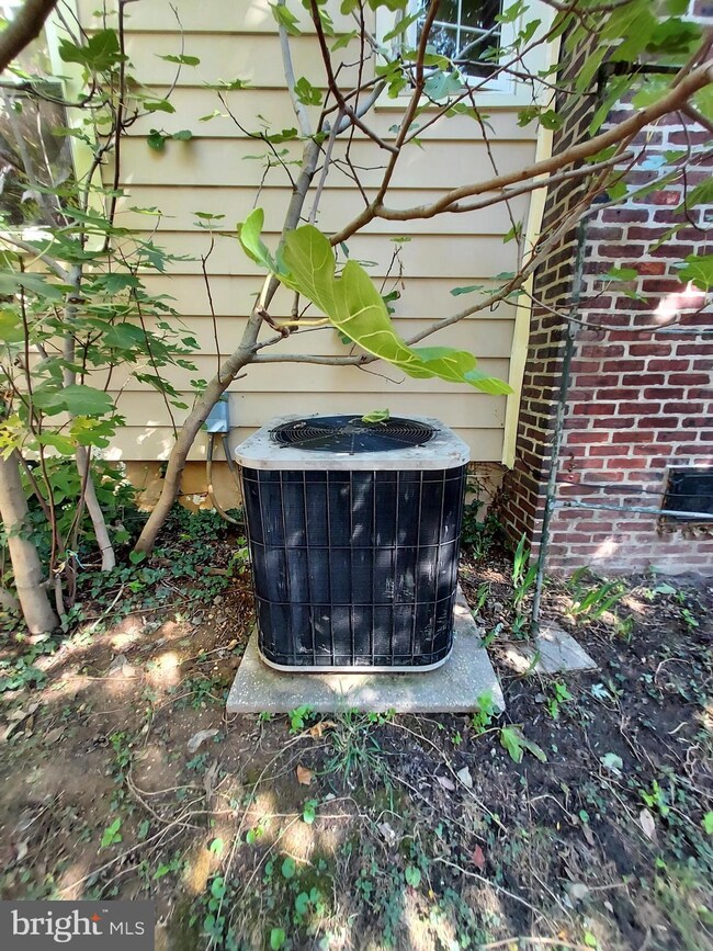 109 W Crystal Lake Ave, Haddon Township, NJ 08108 - photo 5