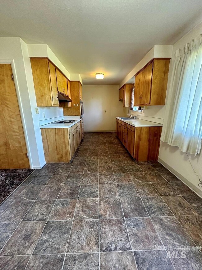 2675 Brentwood Ave, Burley, ID 83318 - photo 3