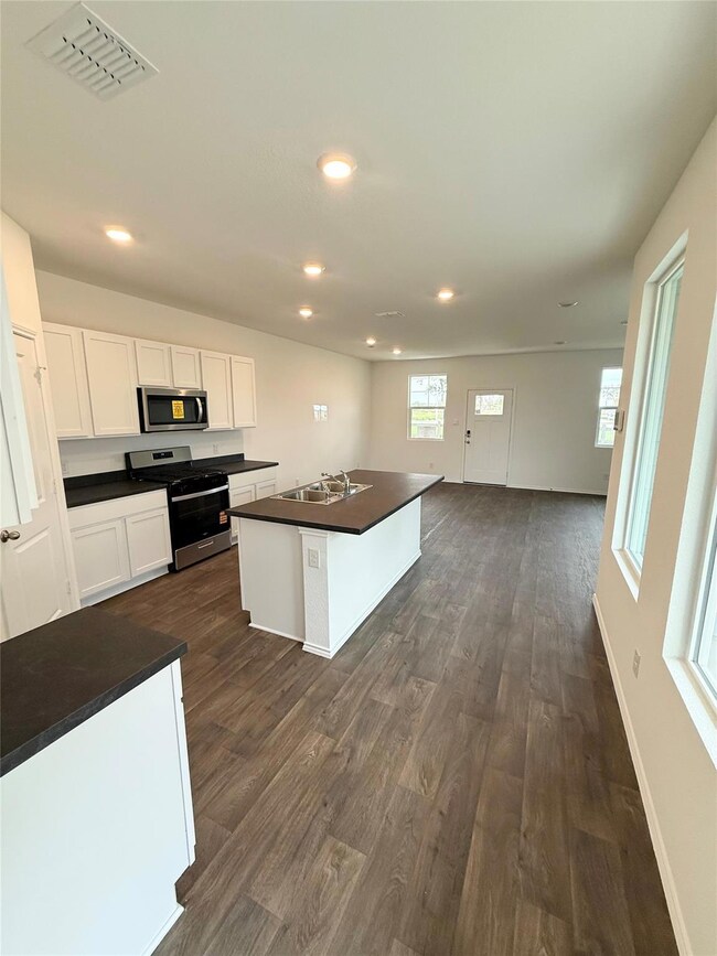 313 Puerto Plata Ave, Bastrop, TX 78602 - photo 4