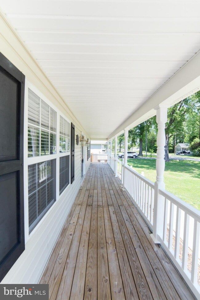 1355 Holly Vista Dr, Colonial Beach, VA 22443 - photo 4