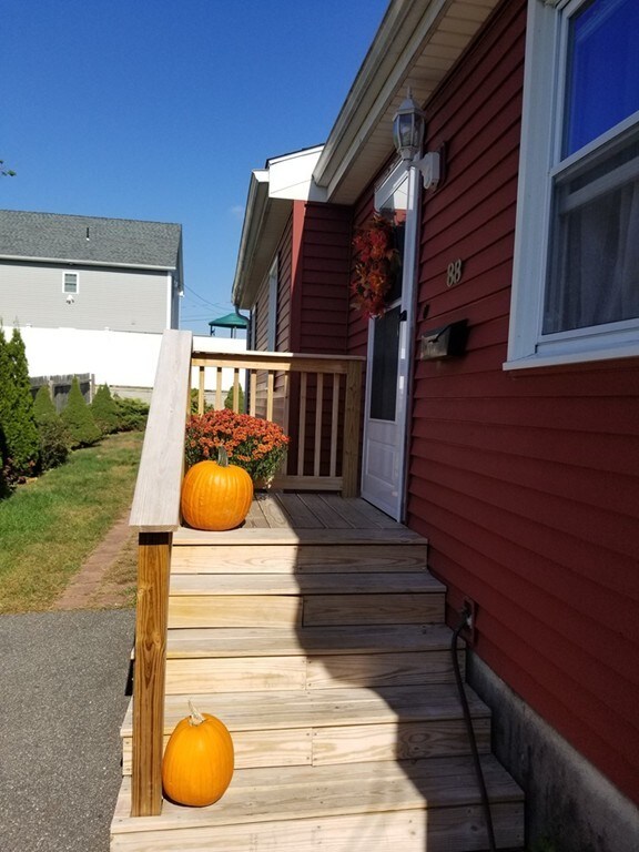 88 Agnes St, Springfield, MA 01118 - photo 2