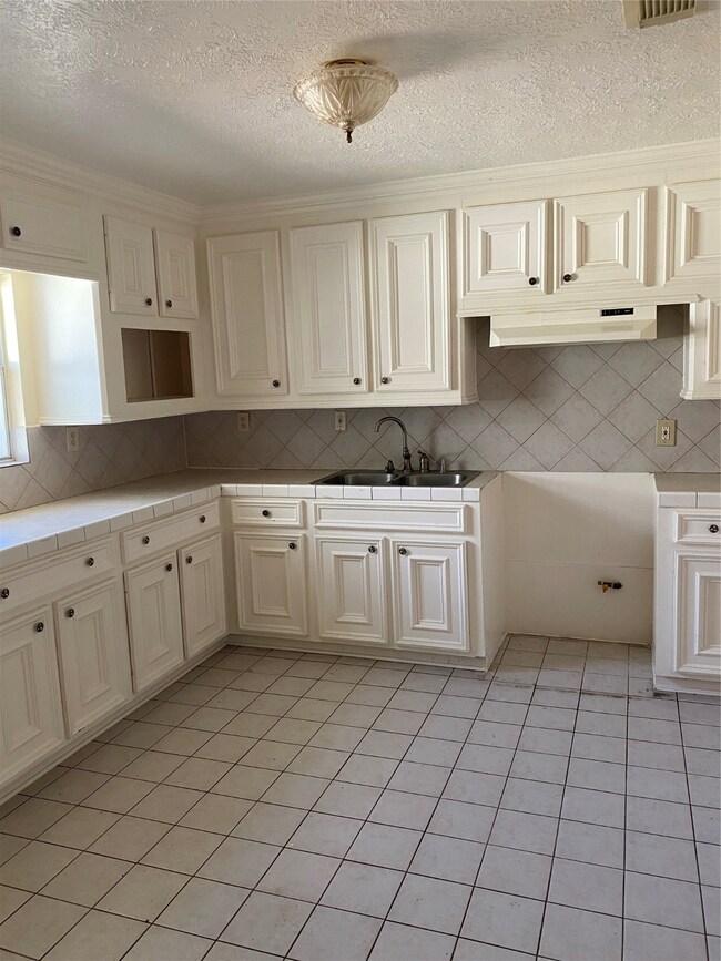 11730 Vickery St, Houston, TX 77039 - photo 5