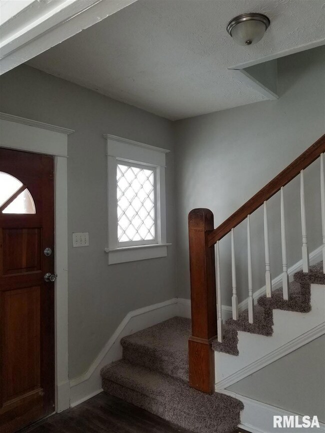 615 E High St, Davenport, IA 52803 - photo 2