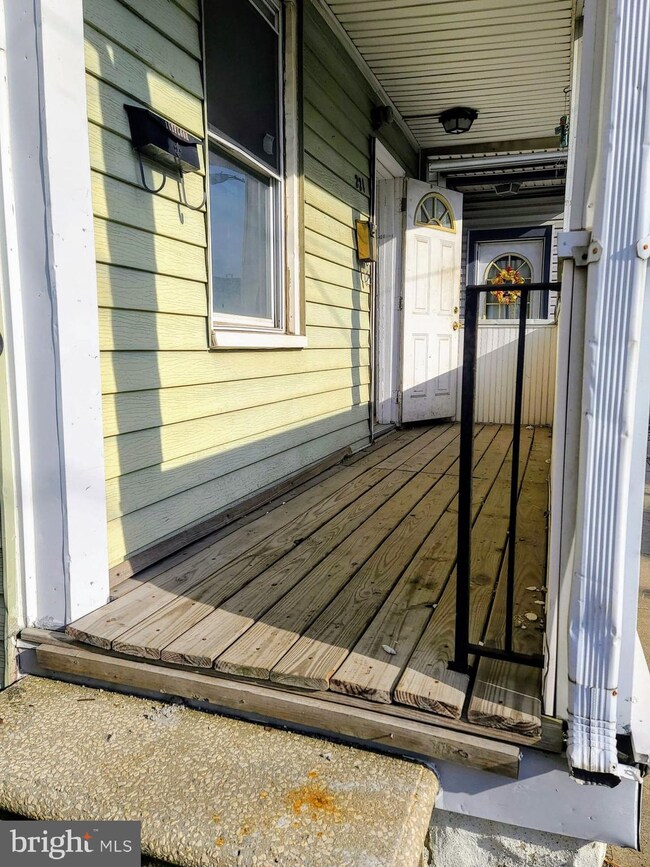 221 Warren St, Gloucester City, NJ 08030 - photo 2