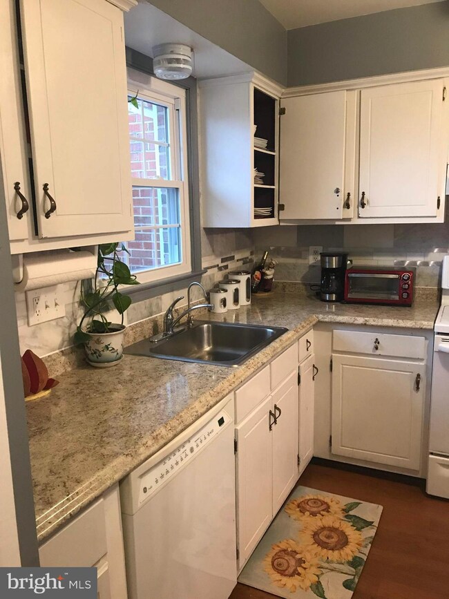 1026 Brixton Ct, Sterling, VA 20164 - photo 7