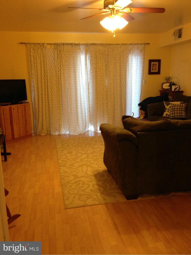 8377 Dunham Ct unit 618, Springfield, VA 22152 - photo 7