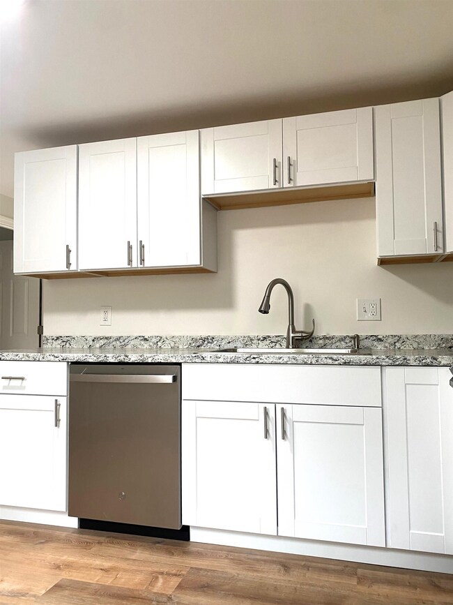 17 Pingree Hill Rd, Derry, NH 03038 - photo 3