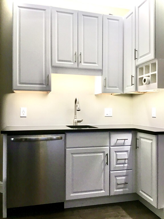 821 E 5th St unit 2, Boston, MA 02127 - photo 4