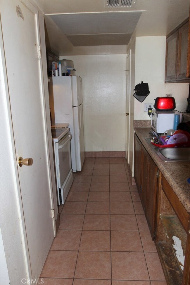 3417 20th St unit 2, Highland, CA 92346 - photo 6