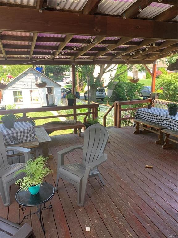 915 Chestnut St, Emmaus, PA 18049 - photo 3