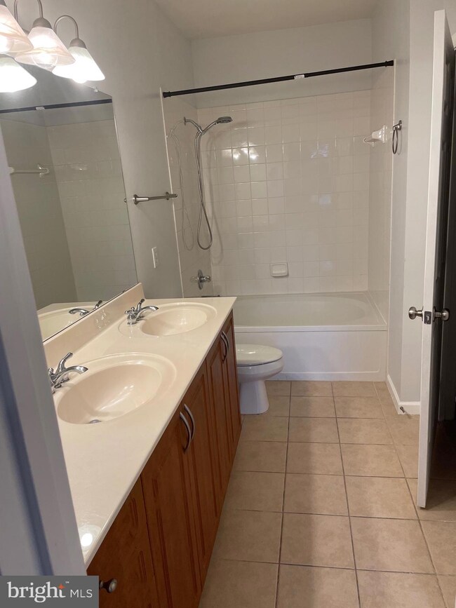 12956 Centre Park Cir unit 307, Herndon, VA 20171 - photo 5