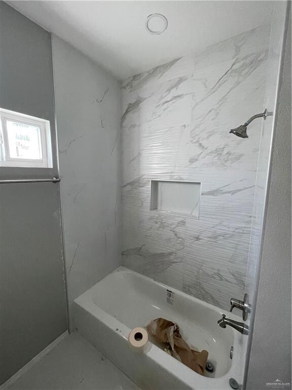 810 Lark Cir, Alamo, TX 78516 - photo 7