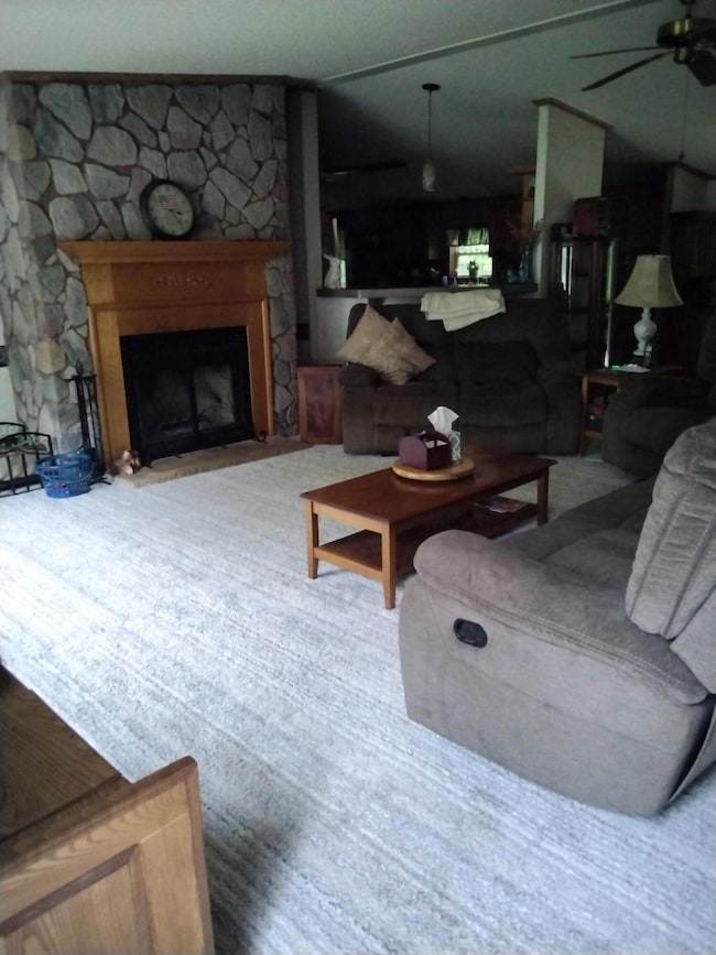 12368 M-37 Hwy -living 1