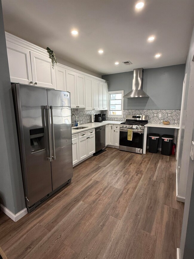 256.5 Fairmount Ave unit 2, Jc, Journal Square, NJ 07306 - photo 2