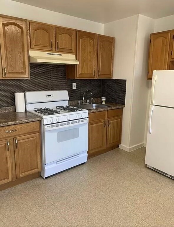 254 Tyler St unit 2, Springfield, MA 01109 - photo 2