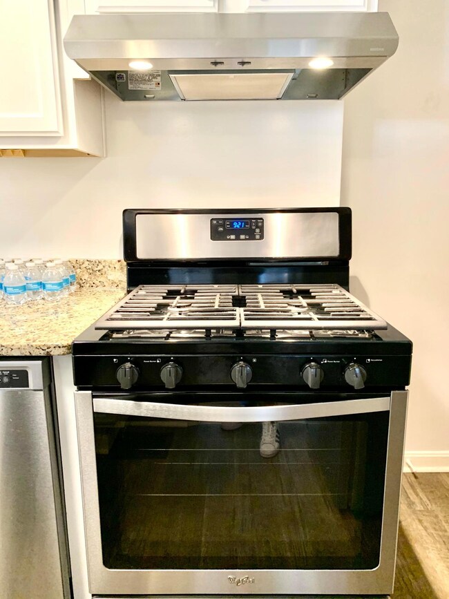 1524 Waltham Rd unit 1524, Columbus, OH 43221 - photo 4