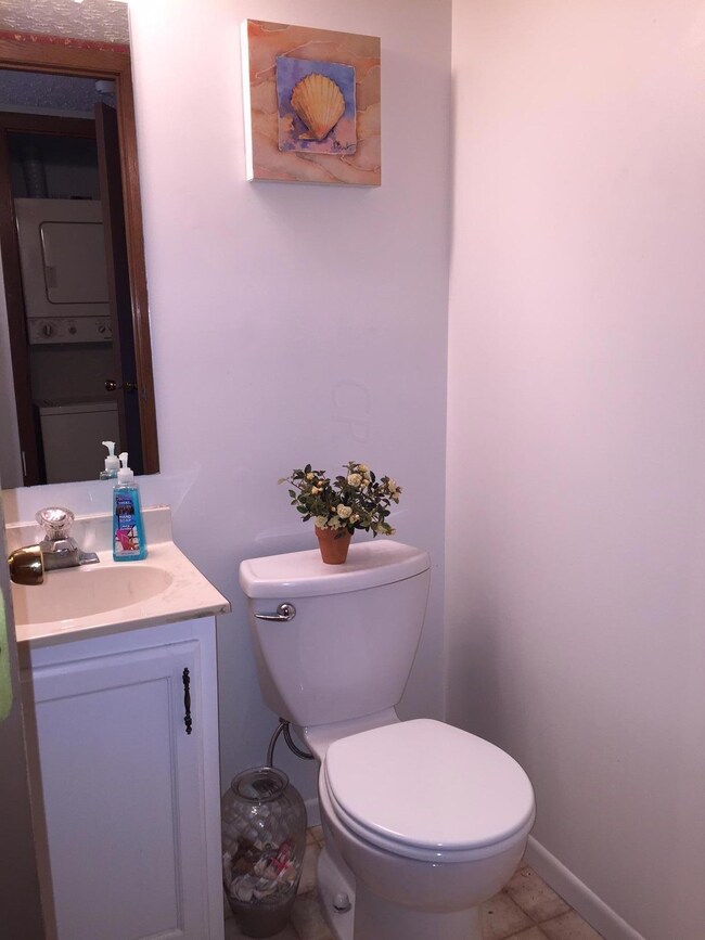 653 Alta View-half bath.JPG